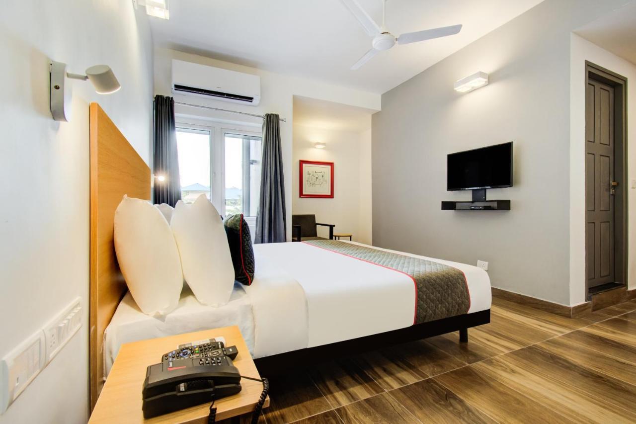 OYO Townhouse 061 GCDA Kakkanad Signal Hotel Kochi Bagian luar foto
