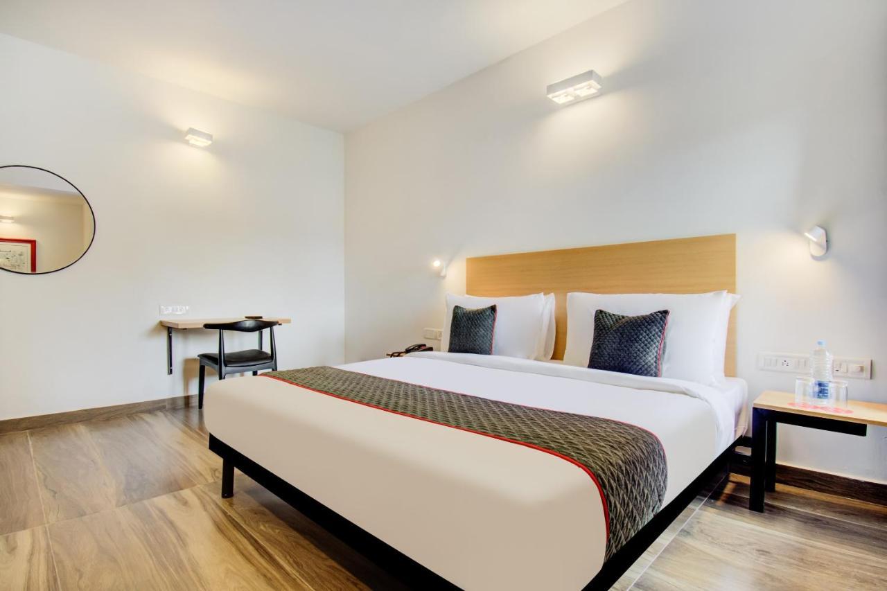 OYO Townhouse 061 GCDA Kakkanad Signal Hotel Kochi Bagian luar foto