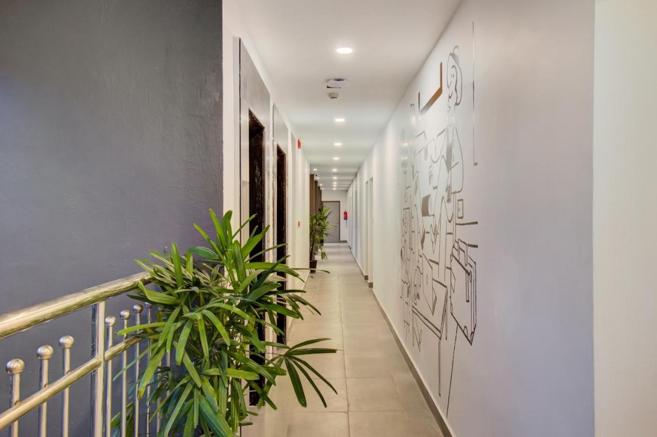 OYO Townhouse 061 GCDA Kakkanad Signal Hotel Kochi Bagian luar foto