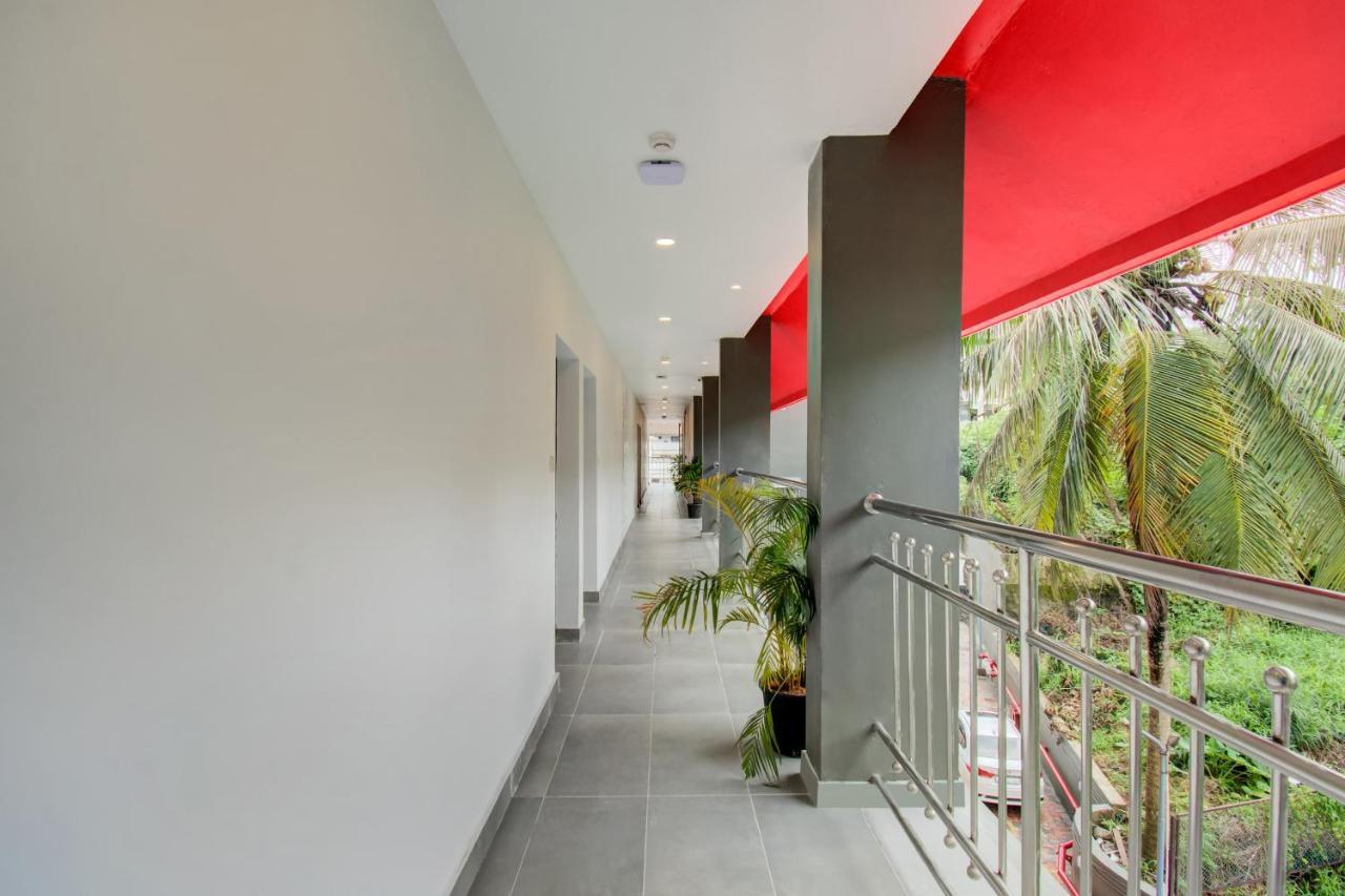 OYO Townhouse 061 GCDA Kakkanad Signal Hotel Kochi Bagian luar foto