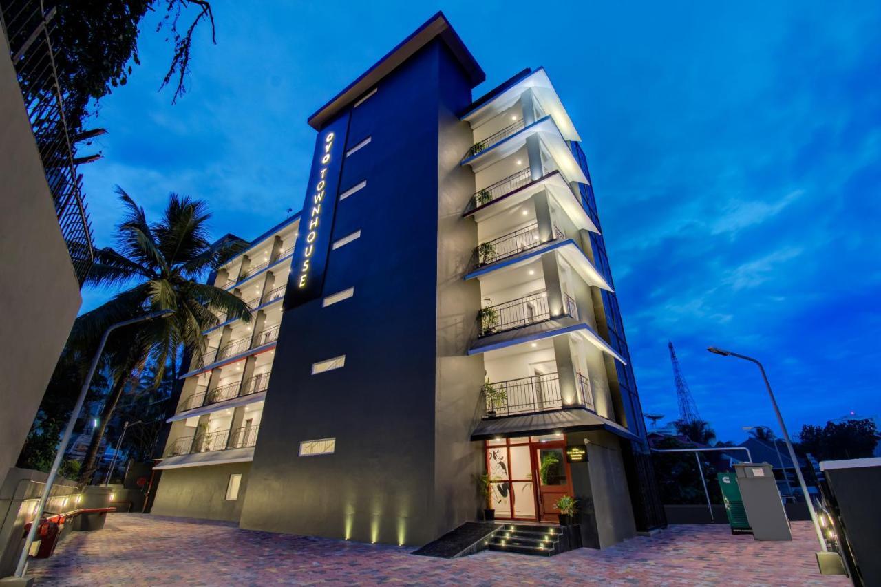 OYO Townhouse 061 GCDA Kakkanad Signal Hotel Kochi Bagian luar foto